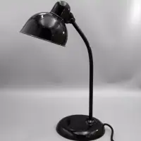 Kaiser Idell 6556 Tischleuchte in Schwarz mit Original-Prägung. Restaurierter Bauhaus-Klassiker von Christian Dell mit authentischem Vintage-Charakter.