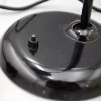 Kaiser Idell 6556 Tischleuchte in Schwarz mit Original-Prägung. Restaurierter Bauhaus-Klassiker von Christian Dell mit authentischem Vintage-Charakter.