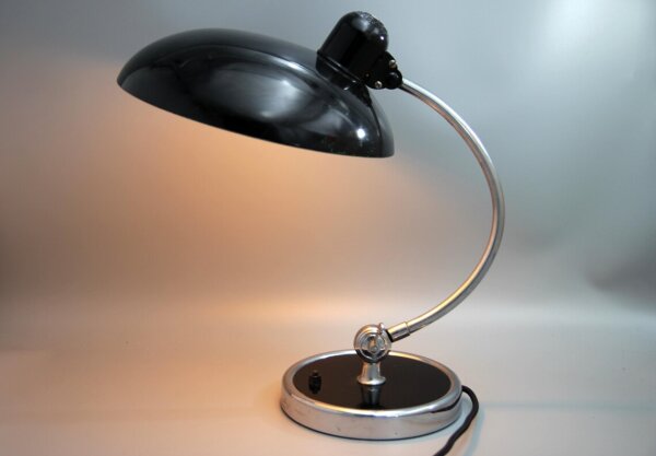 Kaiser Idell 6631 Tischleuchte „Präsident“ in schwarz * geprägter Dom * Bauhaus * 1950er * Mid-Century * Vintage