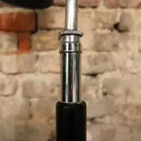 Kaiser Idell 6607 Tischleuchte in Schwarz und Chrom mit früher JDELL-Prägung. Restauriertes Bauhaus-Original von Christian Dell aus den 1930er Jahren.