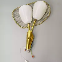 ERCO zugeschriebene zweiflammige Wandlampe Messing Acryl 1950er Mid-Century Vintage