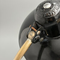 Kaiser Idell 6631 Präsident Tischleuchte in Schwarz und Chrom mit Prägung und Patina. Restauriertes Vintage-Original mit authentischem Charakter & Charme.