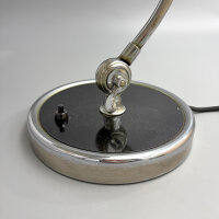 Kaiser Idell 6631 Präsident Tischleuchte in Schwarz und Chrom mit Prägung und Patina. Restauriertes Vintage-Original mit authentischem Charakter & Charme.