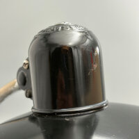Kaiser Idell 6631 Präsident Tischleuchte in Schwarz und Chrom mit Prägung und Patina. Restauriertes Vintage-Original mit authentischem Charakter & Charme.