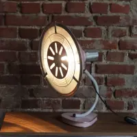 Upcycling Tisch- und Wandlampe aus historischem Heizstrahler – Pastellrosa & Chrom – 1950er/60er Rockabilly Vintage