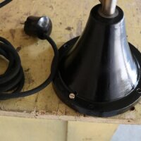 HELO Upcycling Scheren-Tischleuchte mit historischem Telefonarm – Industrial Vintage