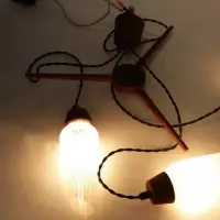 3-flammige Kaskaden-Hängeleuchte aus Opalglas & Holz – 1960er – skandinavisches Design – Vintage