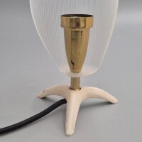Kleine Tischlampe mit Dreibeinfuß & geriffeltem Acrylschirm