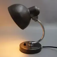 Kaiser Idell 6722-T Baby Dell Tischlampe von Christian Dell mit geprägtem Dom. Restauriertes Vintage-Original der 1950er für Designliebhaber und Sammler.