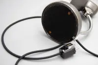 Kaiser Idell 6722-T Baby Dell Tischlampe von Christian Dell mit geprägtem Dom. Restauriertes Vintage-Original der 1950er für Designliebhaber und Sammler.